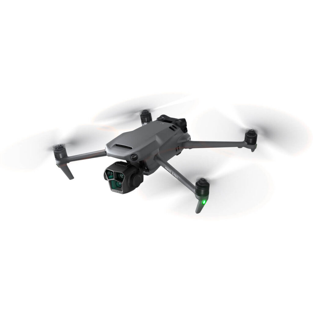 DJI Mavic 3 Pro — havada uçuş görünümü
