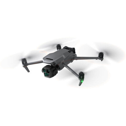 DJI Mavic 3 Pro — havada uçuş görünümü