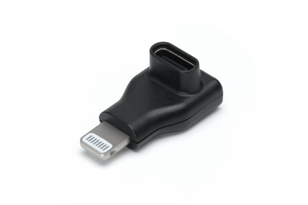 DJI adaptör — USB-C ve Lightning bağlantı detayı
