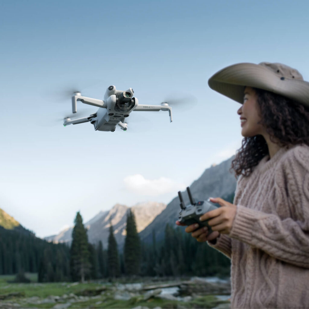DJI Mini 4 Pro — havada uçuş görünümü