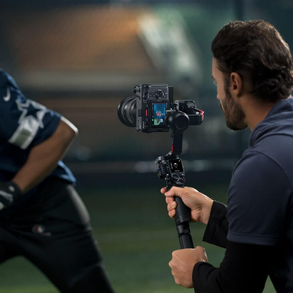 DJI RS 4 — kamera ile dengelenmiş görünüm