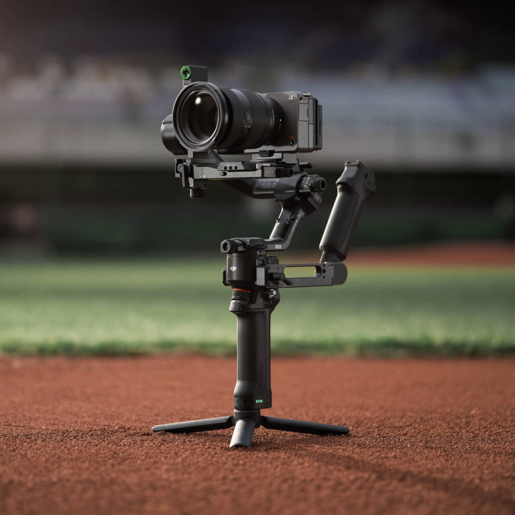 DJI RS 5 Combo — takip modülü ve elektronik çanta tutamağı ile çekim
